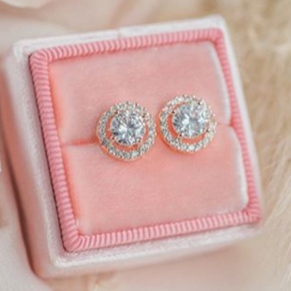 Diamond Studs Earrings | 18K Rose Gold - Picture 2 of 10